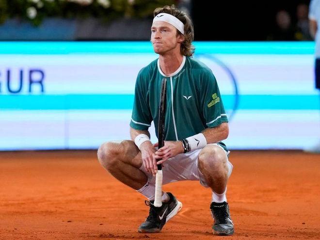 占据举足轻 占据举足轻